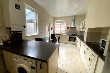 4 bed flat, Hall Road, Victoria Park, Manchester, M145HN - Image 4